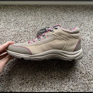 Vionic Trail Walking Shoe